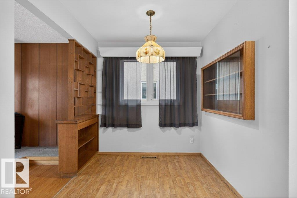 5216 89 AV NW - 20