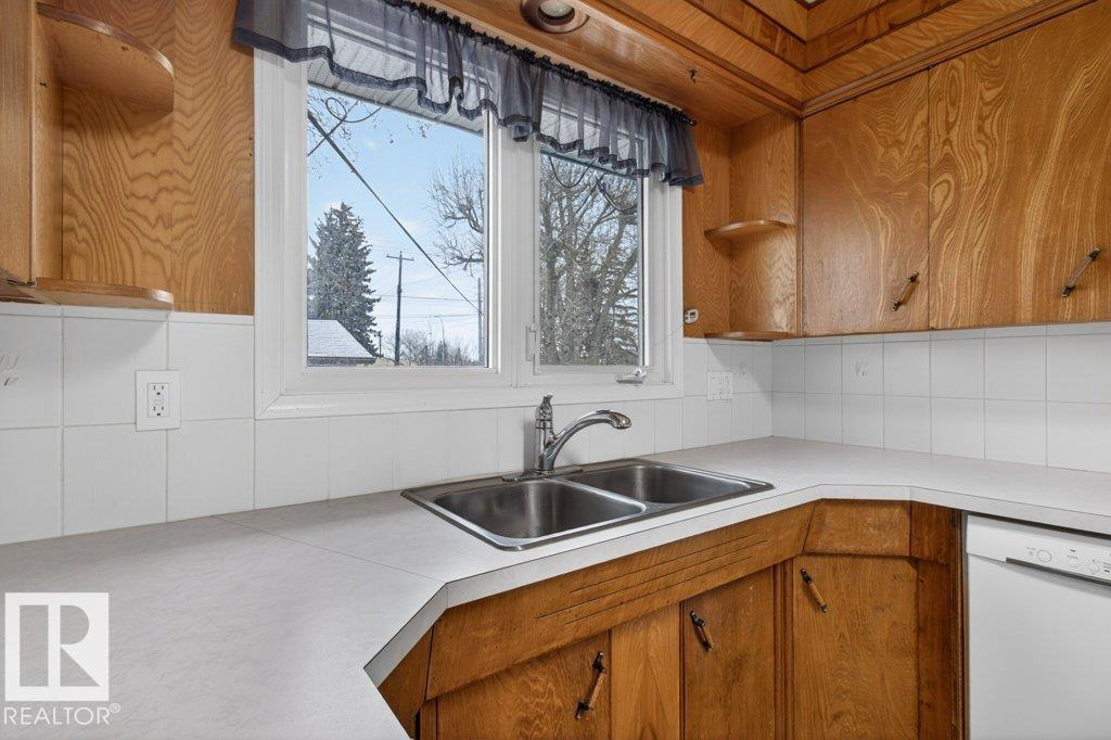 5216 89 AV NW - 26