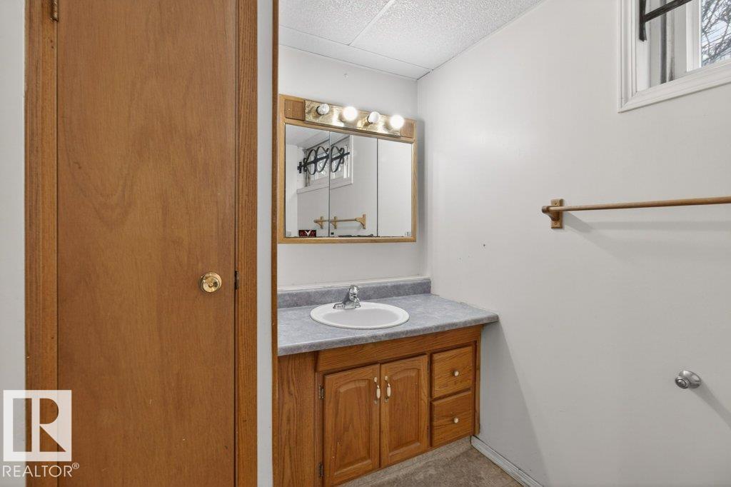 5216 89 AV NW - 31