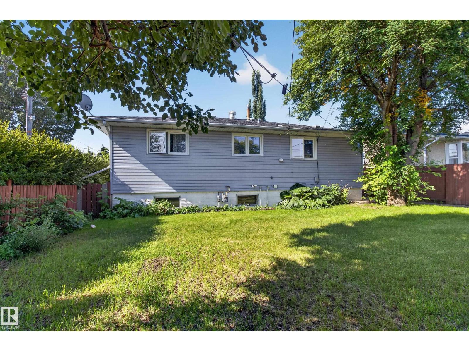 5216 89 AV NW - 35
