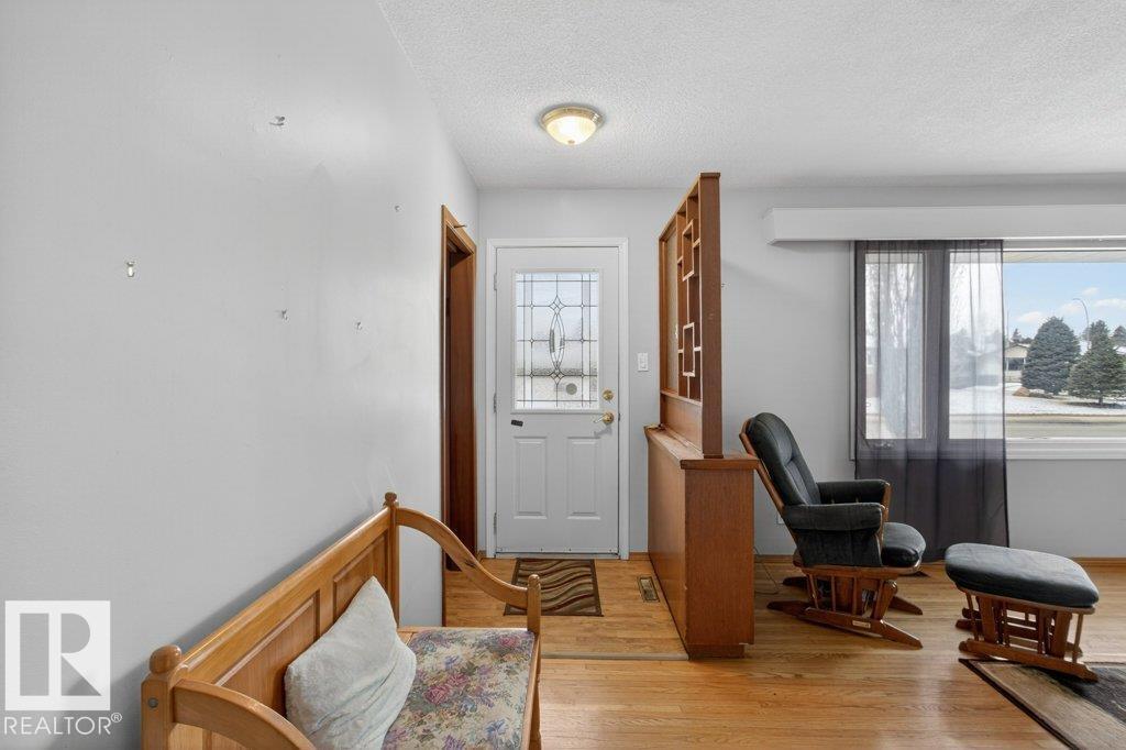 5216 89 AV NW - 4