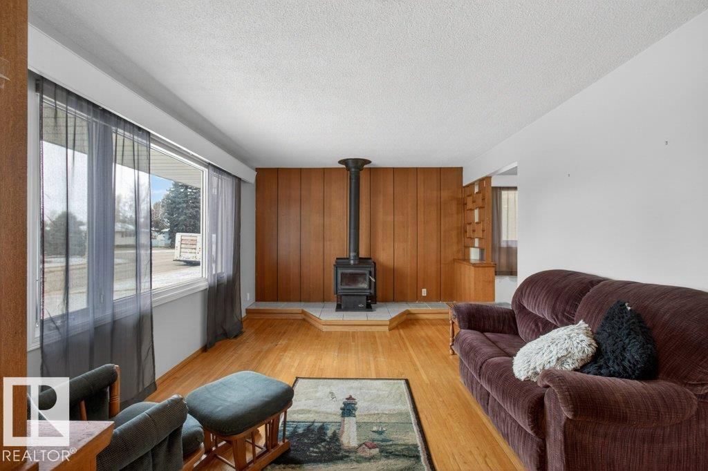 5216 89 AV NW - 6