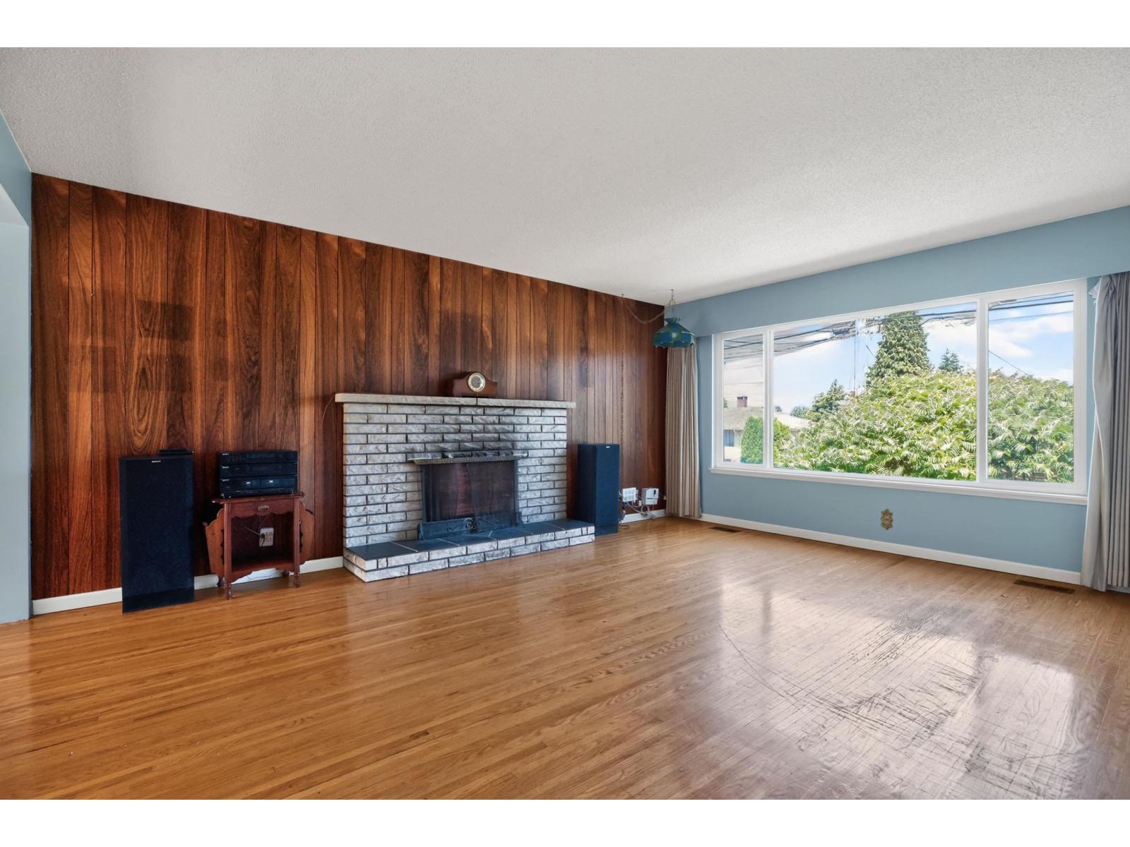 11446 94 AVENUE, Delta