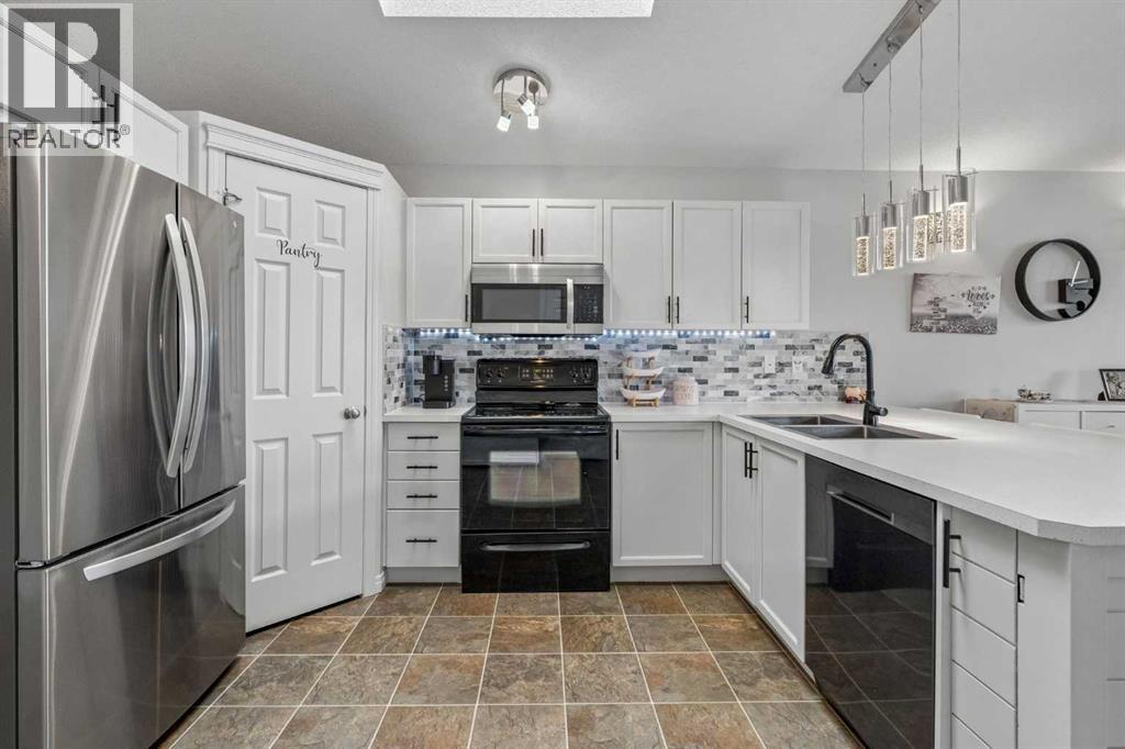2046 New Brighton Gardens SE - 4