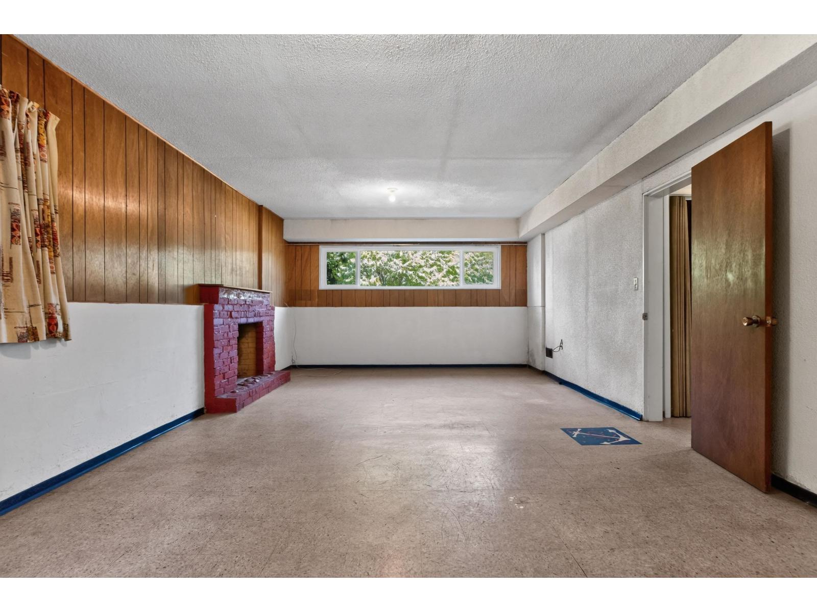 11446 94 AVENUE, Delta