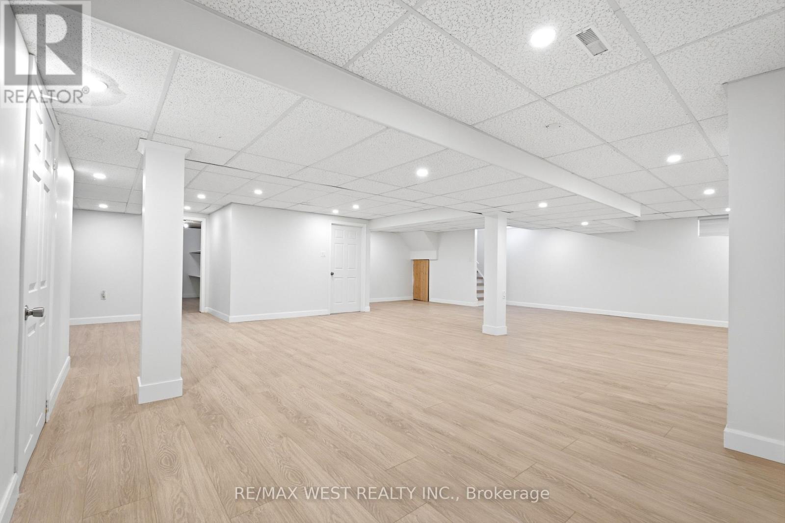 3163 ROLLING STONE COURT - Image 32