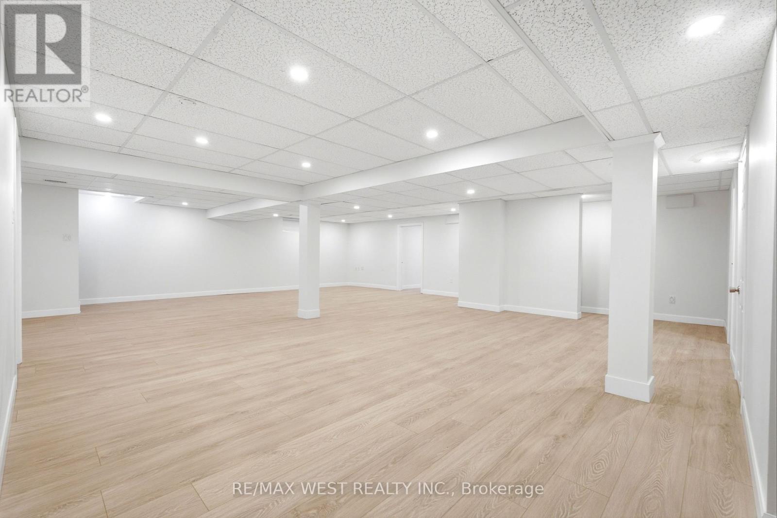 3163 ROLLING STONE COURT - Image 33