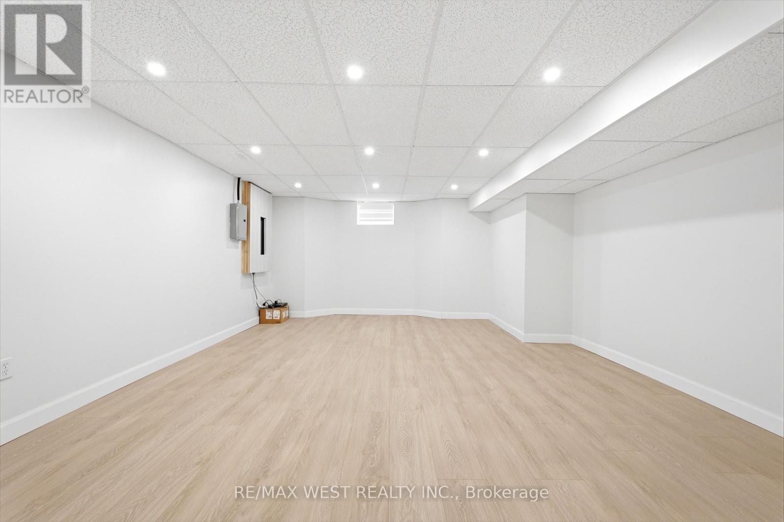 3163 ROLLING STONE COURT - Image 35