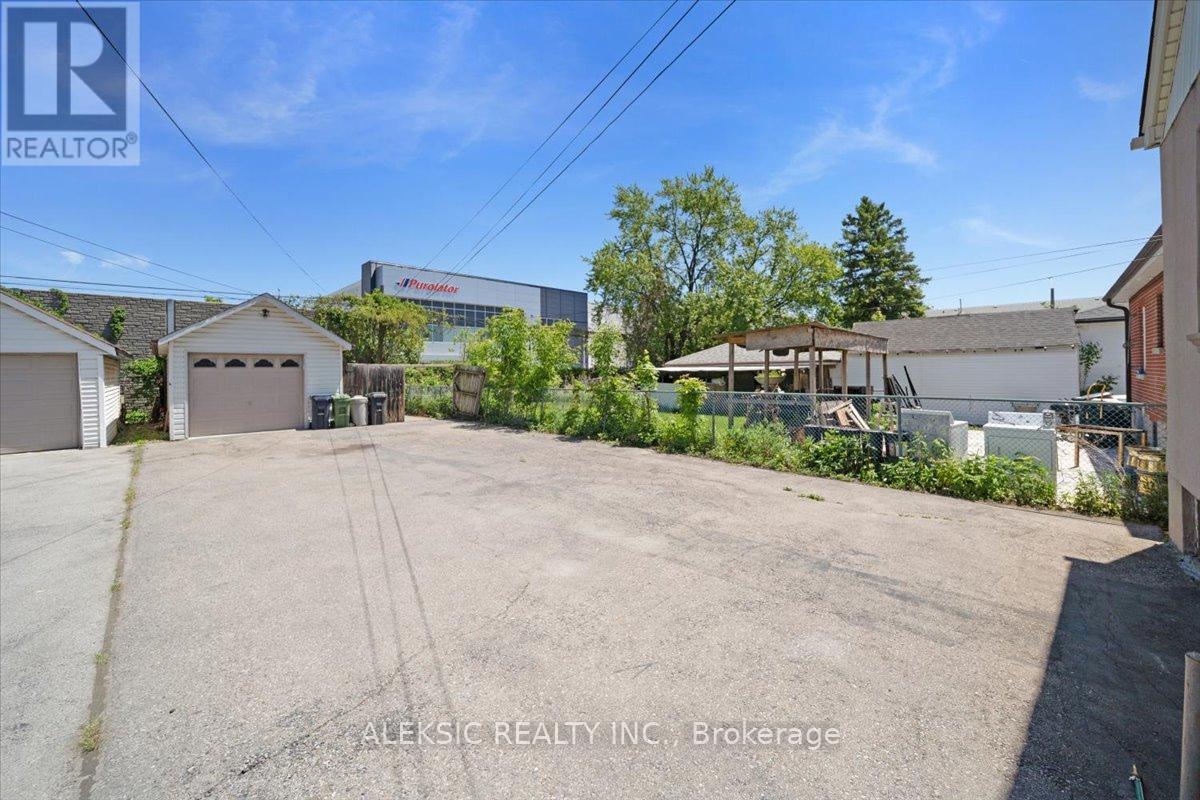 179 THIRTIETH STREET - 32
