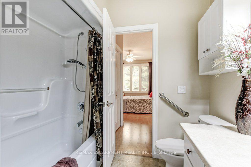 #109 20 ISHERWOOD AVENUE - 17