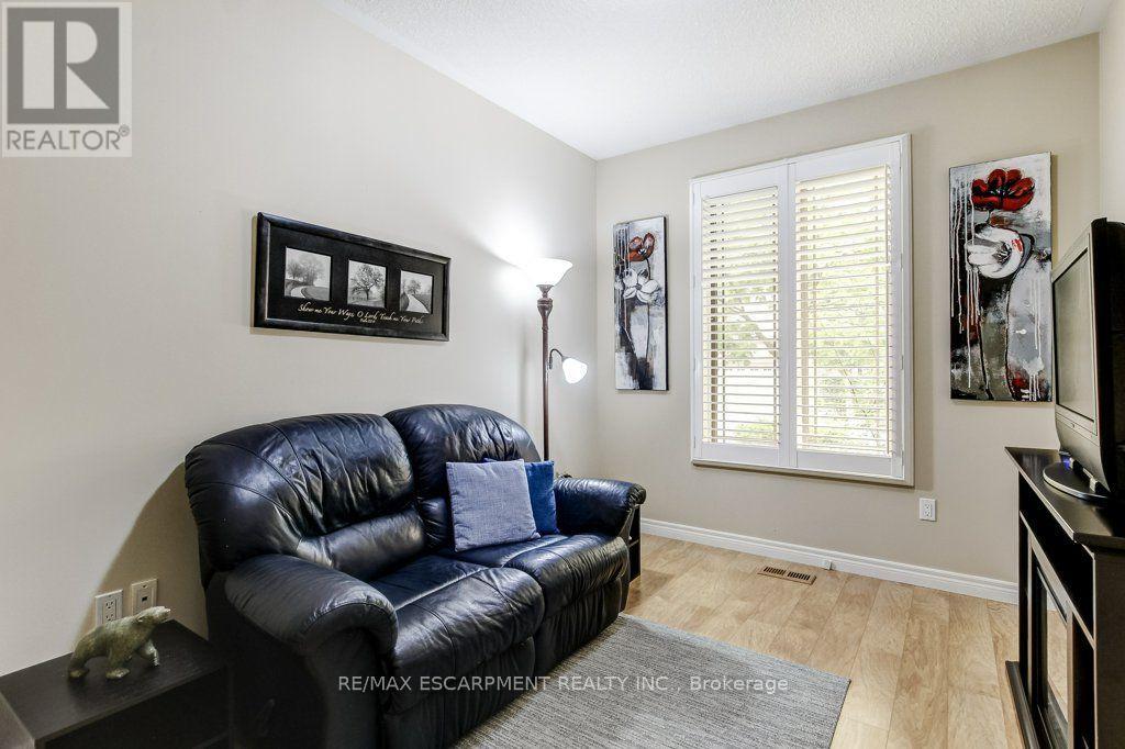 #109 20 ISHERWOOD AVENUE - 4