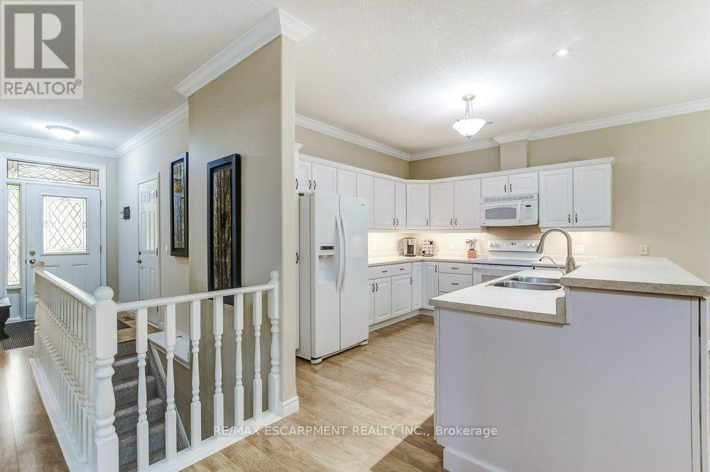 #109 20 ISHERWOOD AVENUE - 6