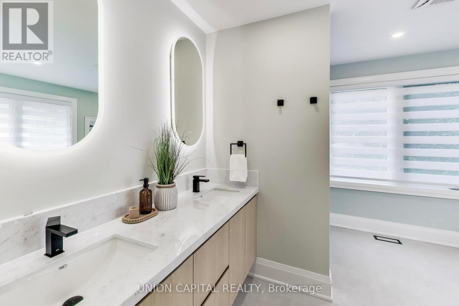58 FORSYTH AVENUE N - 26