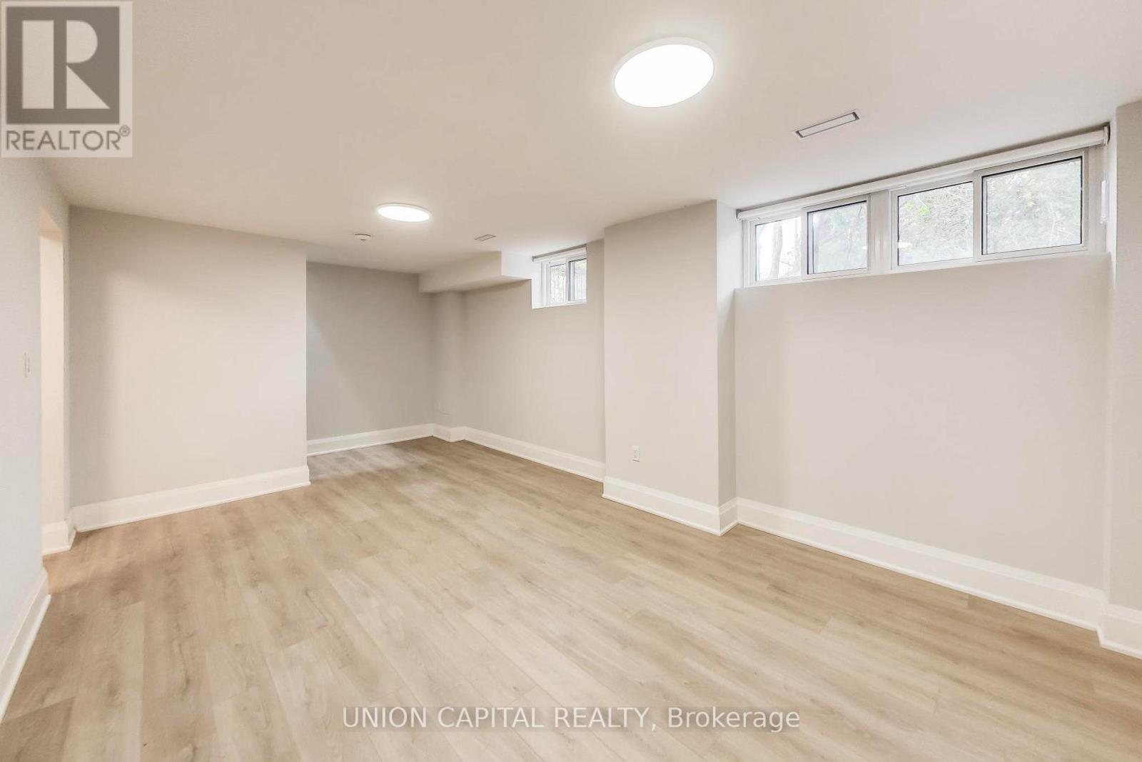 58 FORSYTH AVENUE N - 38