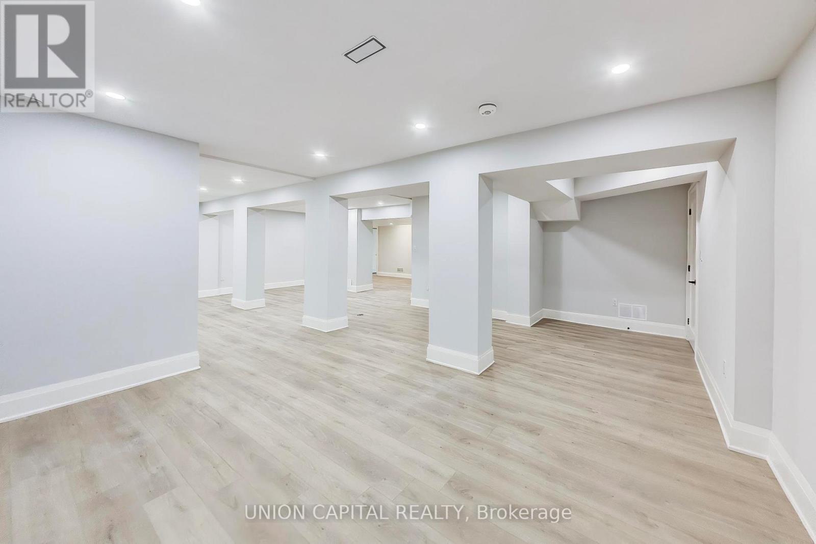 58 FORSYTH AVENUE N - 41