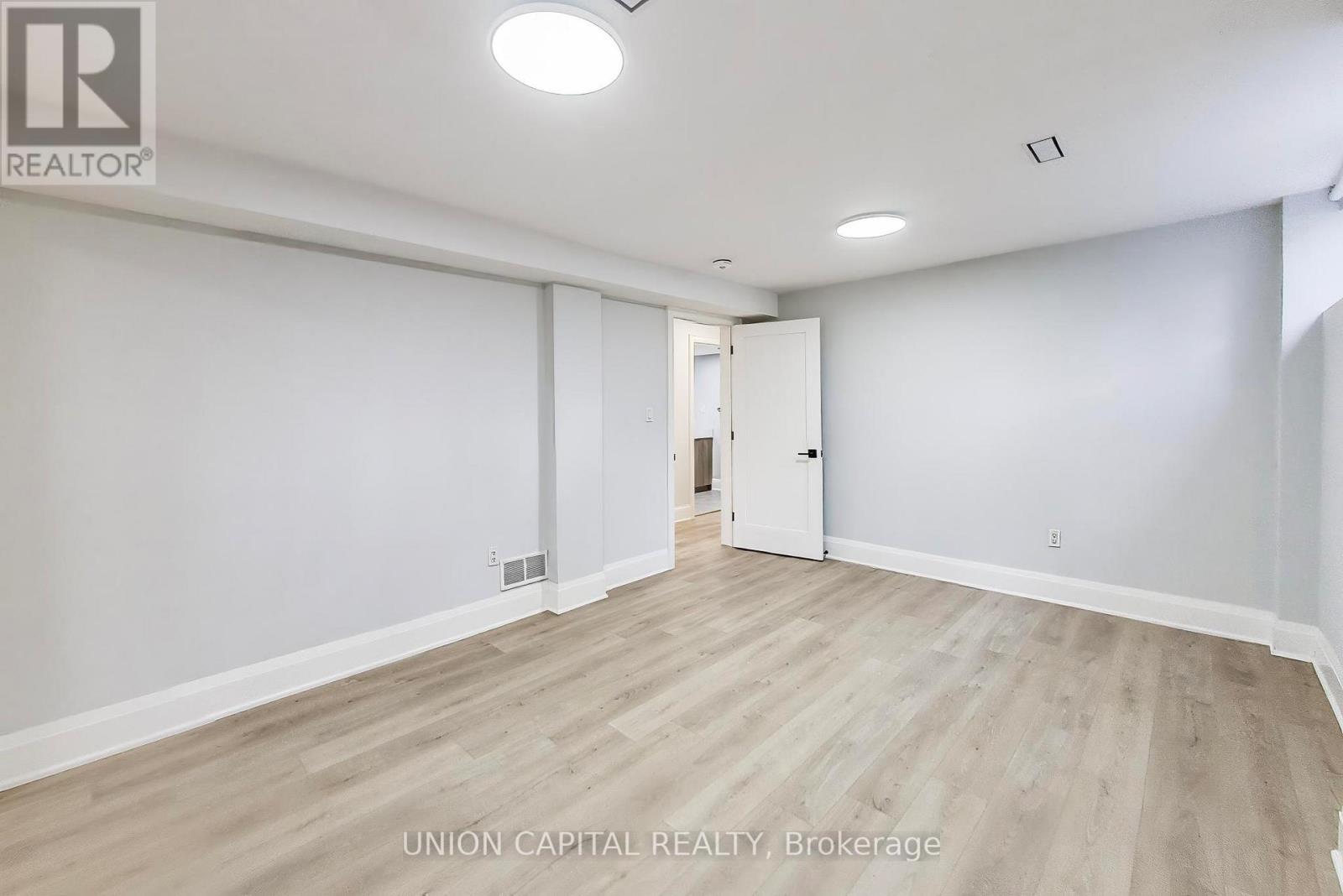 58 FORSYTH AVENUE N - 44