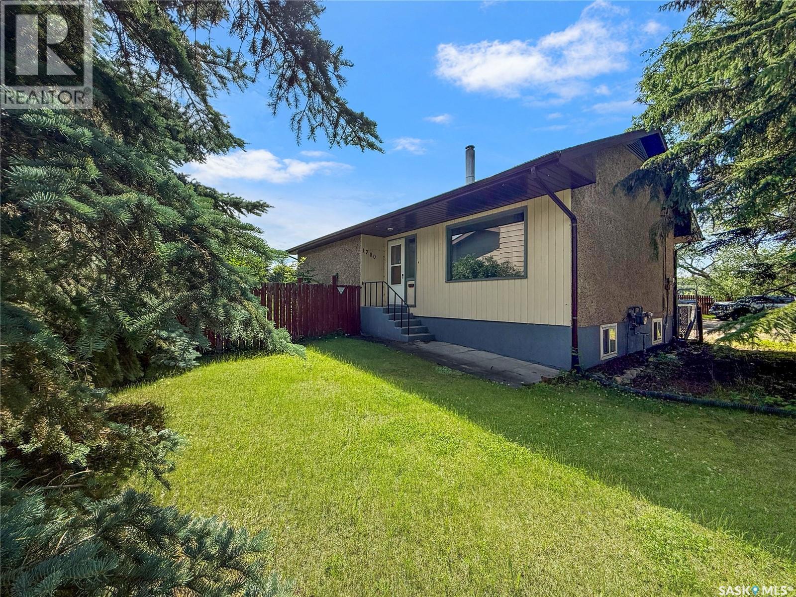 1700 15th AVENUE W - 2