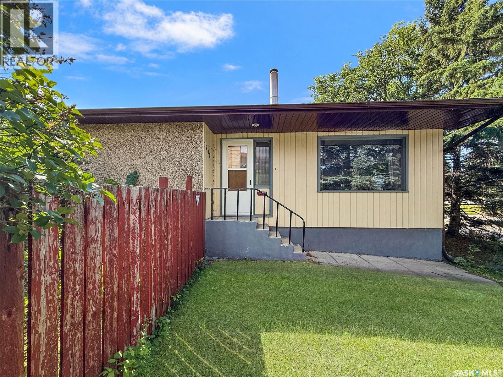 1700 15th AVENUE W - 28