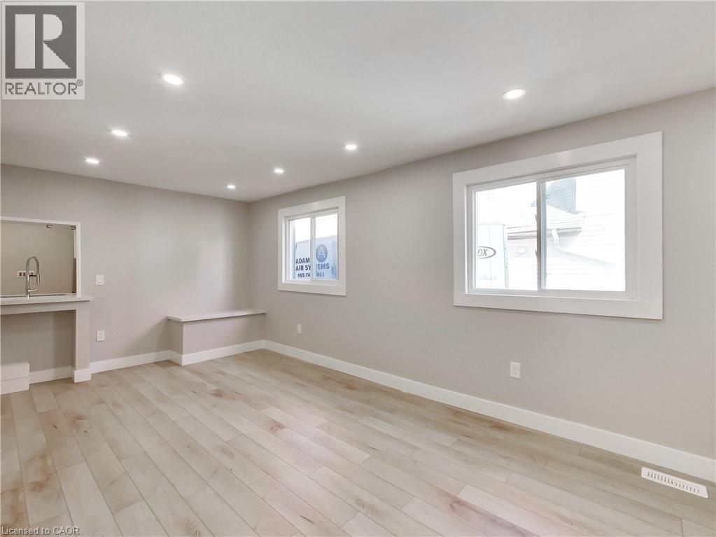 229 PARKDALE Avenue N - 40