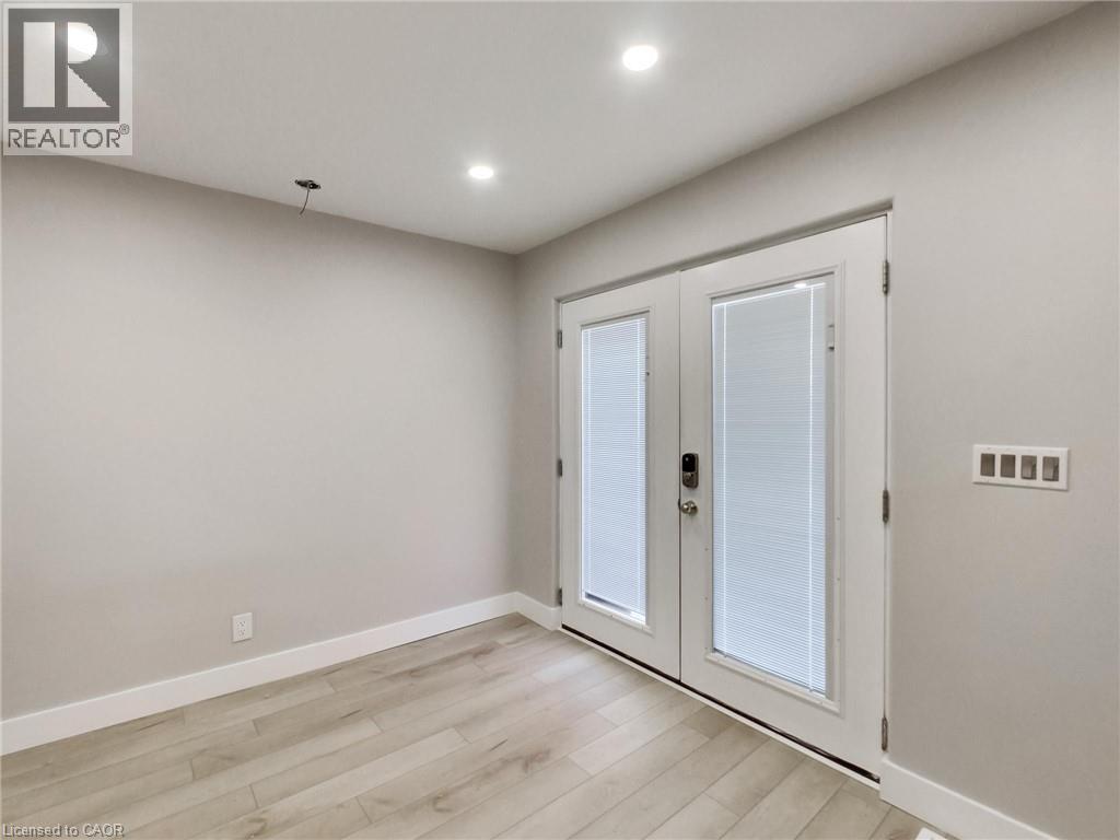 229 PARKDALE Avenue N - 9
