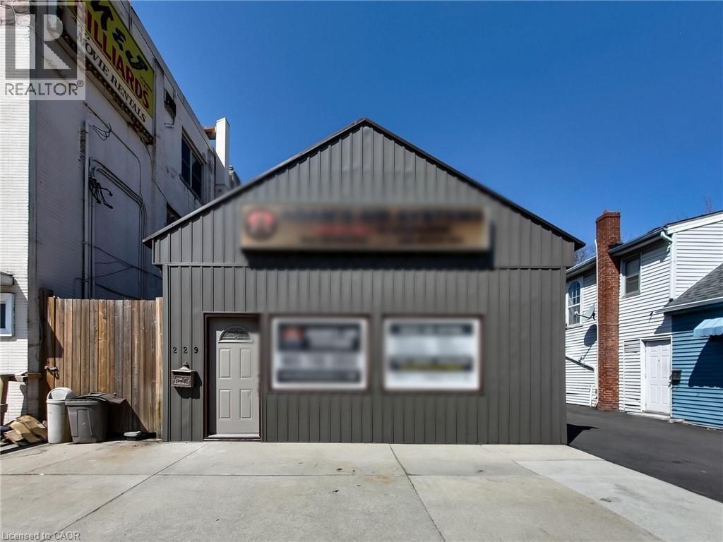 229 PARKDALE Avenue N - 1