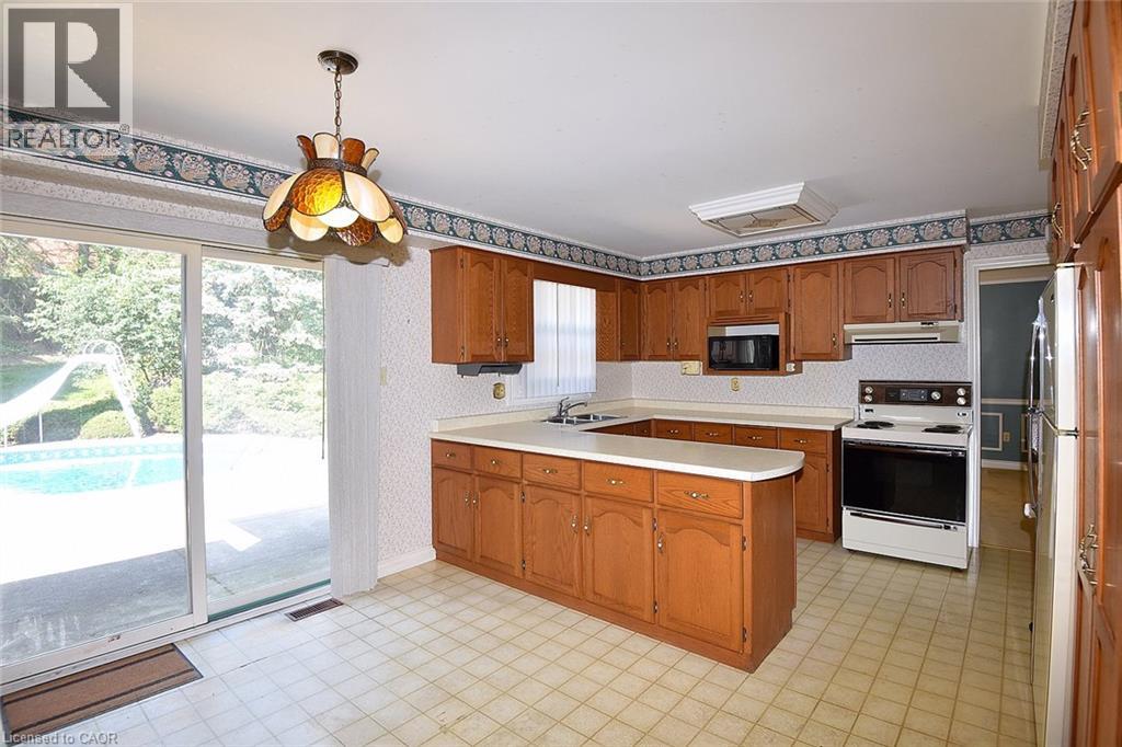 275 WOODLAND Drive - Image 9