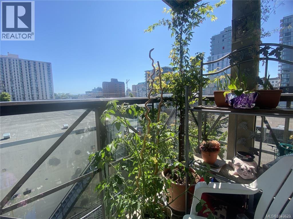 #302 935 Johnson St - 16