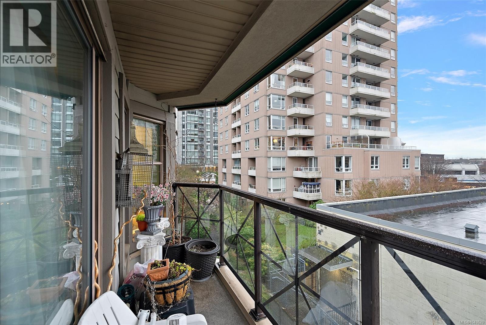 #302 935 Johnson St - 18