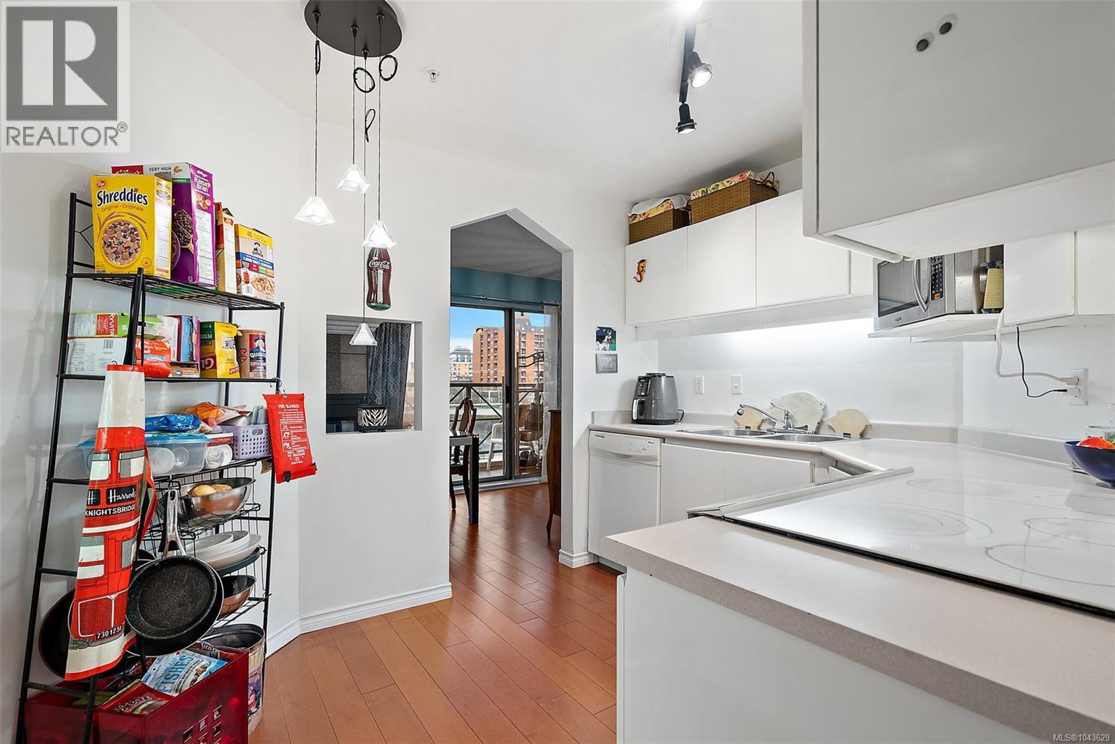 #302 935 Johnson St - 8