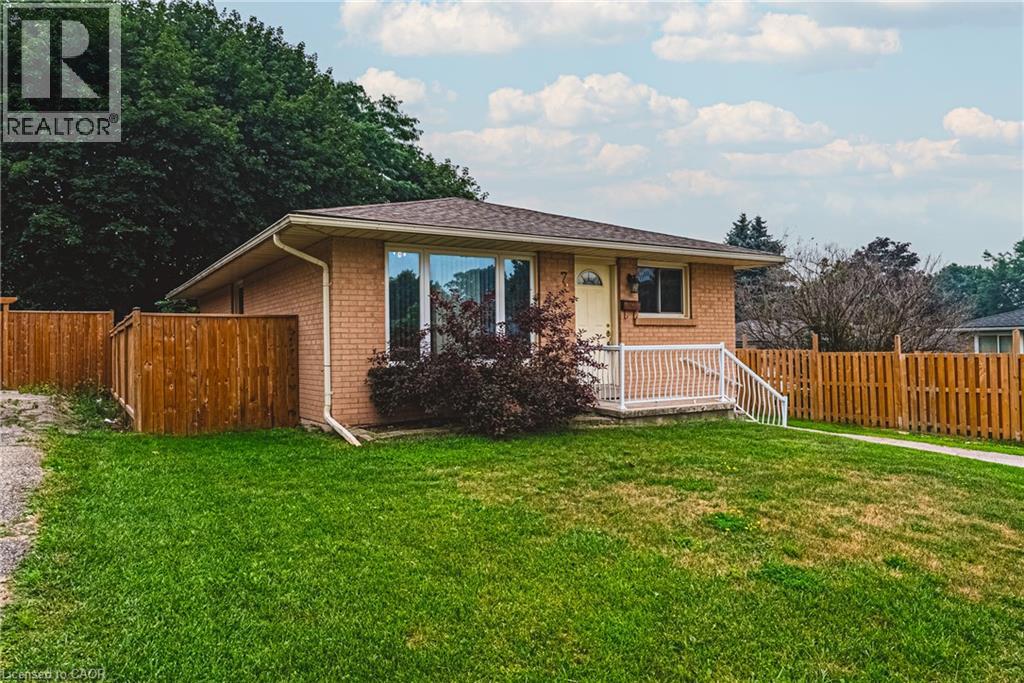 7 CHAPMAN Court — photo 3