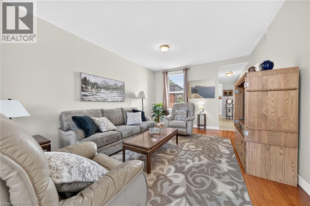 156 E SIMCOE Street E - 11