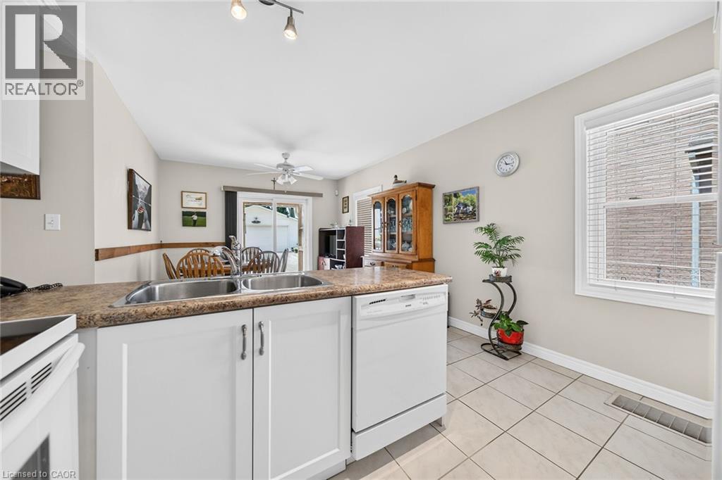 156 E SIMCOE Street E - 19