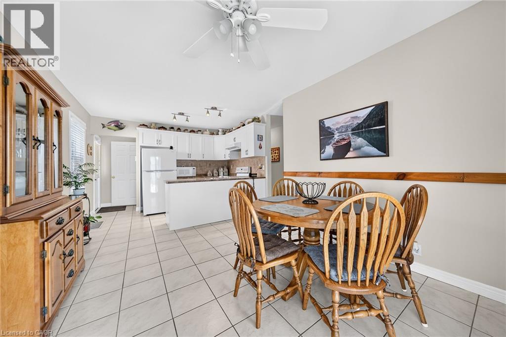 156 E SIMCOE Street E - 15