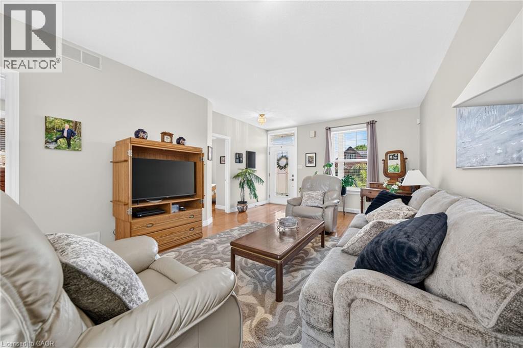 156 E SIMCOE Street E - 14