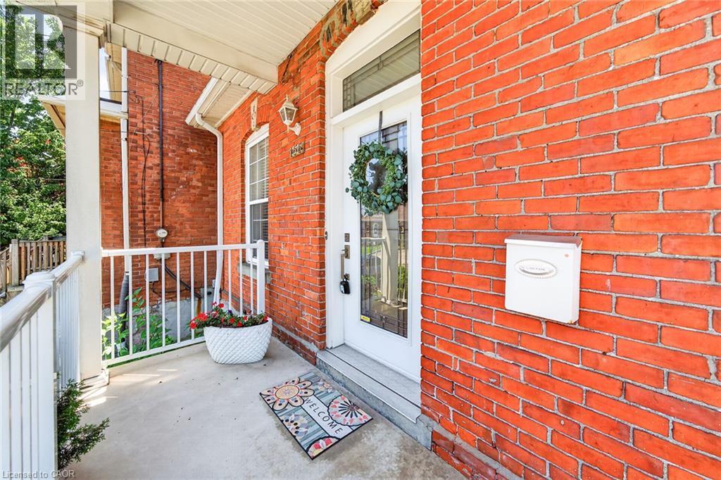 156 E SIMCOE Street E - 9