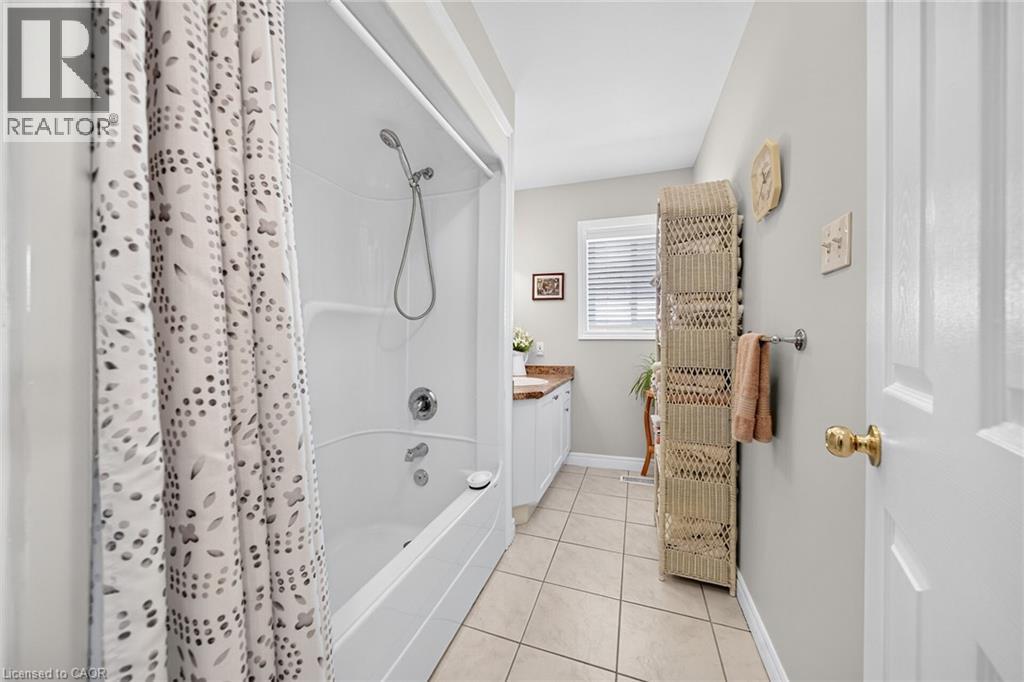 156 E SIMCOE Street E - 25