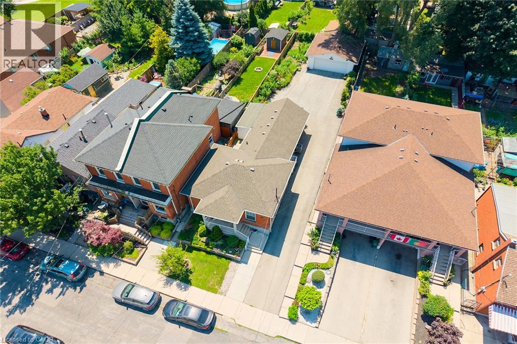 156 E SIMCOE Street E - 31