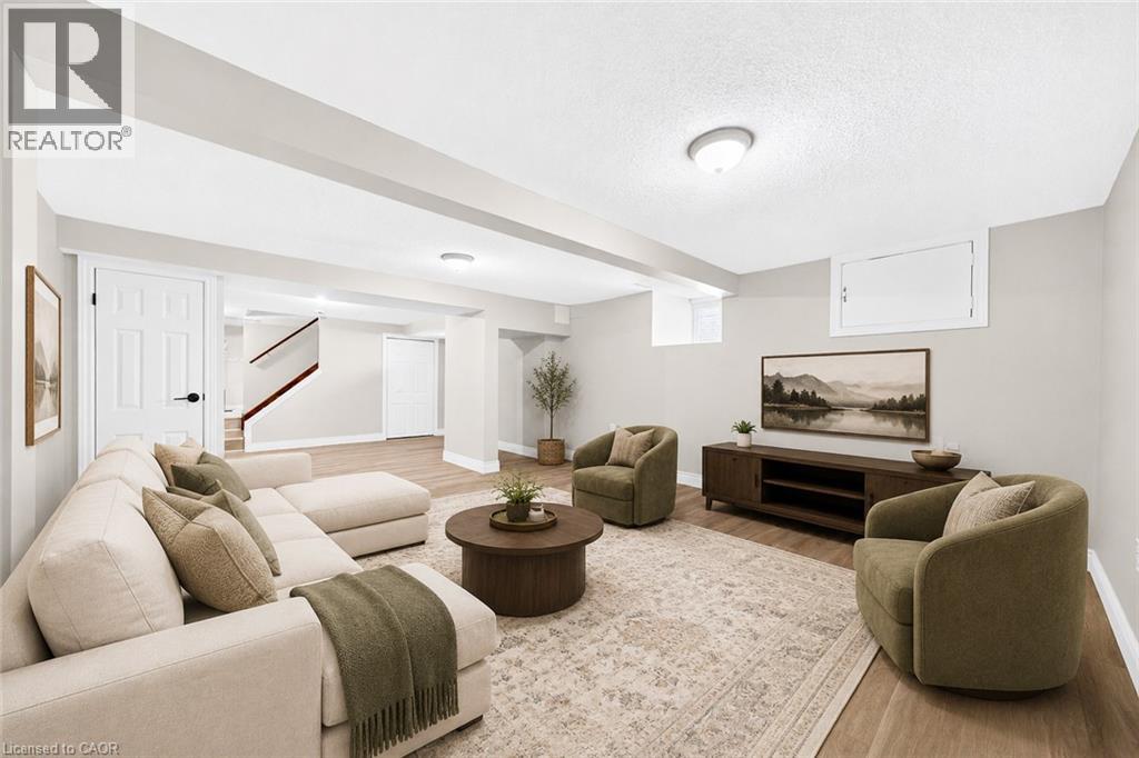 156 E SIMCOE Street E - 29