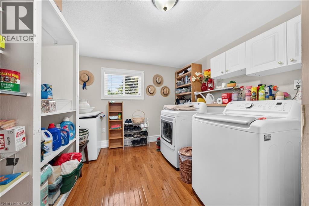 156 E SIMCOE Street E - 22