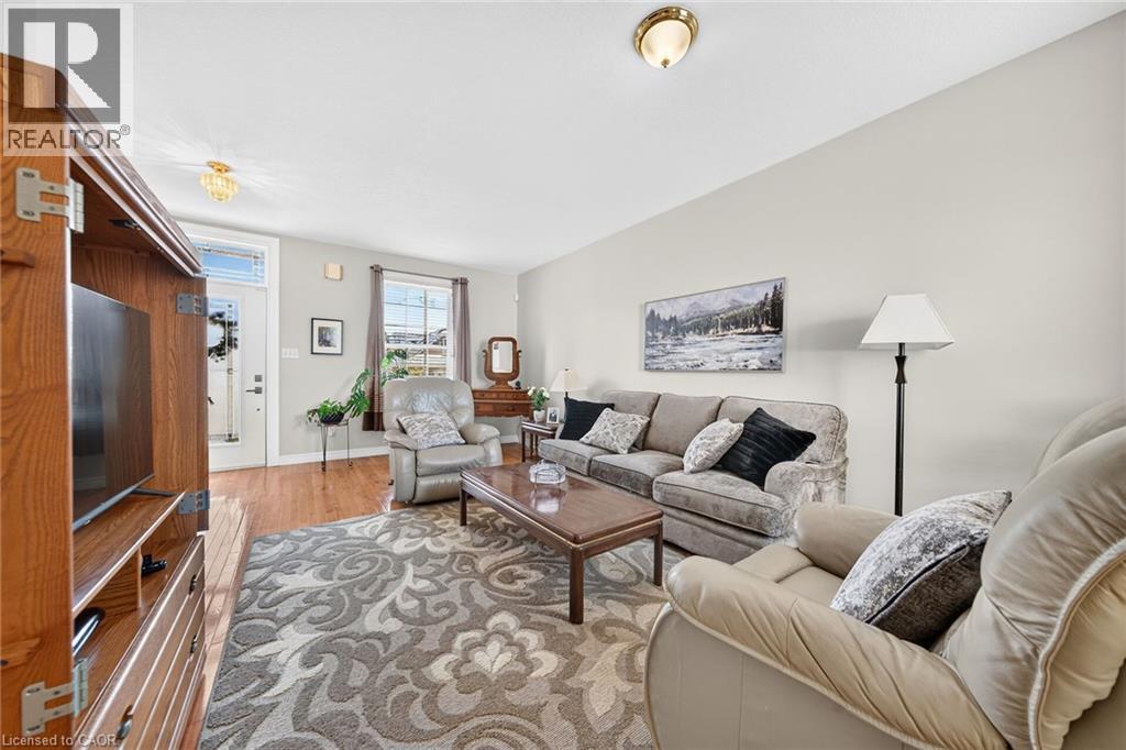156 E SIMCOE Street E - 13