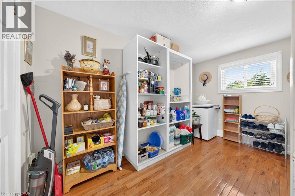 156 E SIMCOE Street E - 21