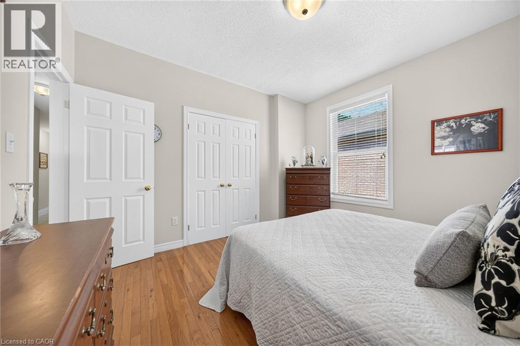 156 E SIMCOE Street E - 24