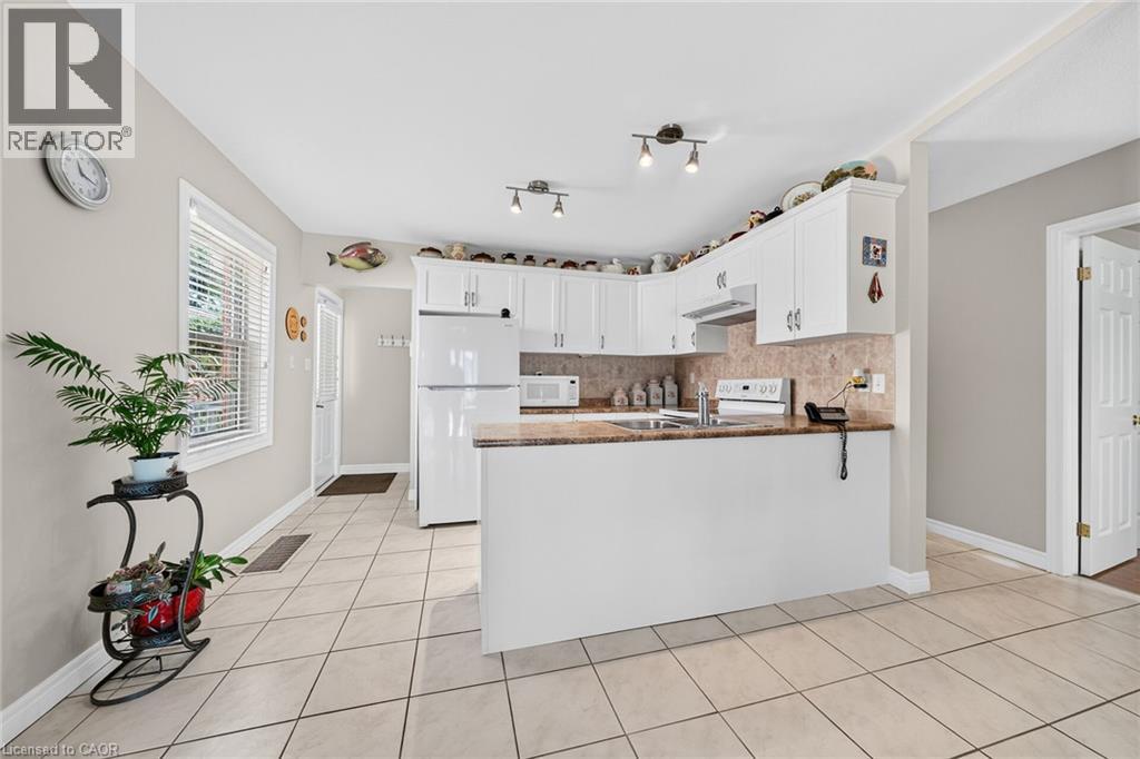 156 E SIMCOE Street E - 16