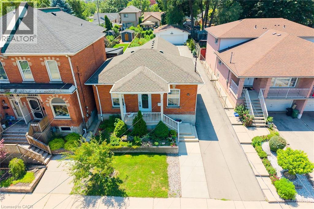 156 E SIMCOE Street E - 3