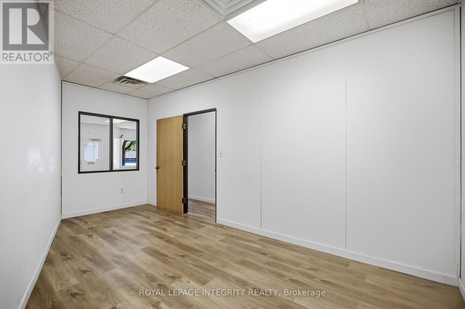 Studio for Rent in Ottawa – 4 – 75 ELGIN STREET W, Ottawa – By Peter Sagos - Image 10