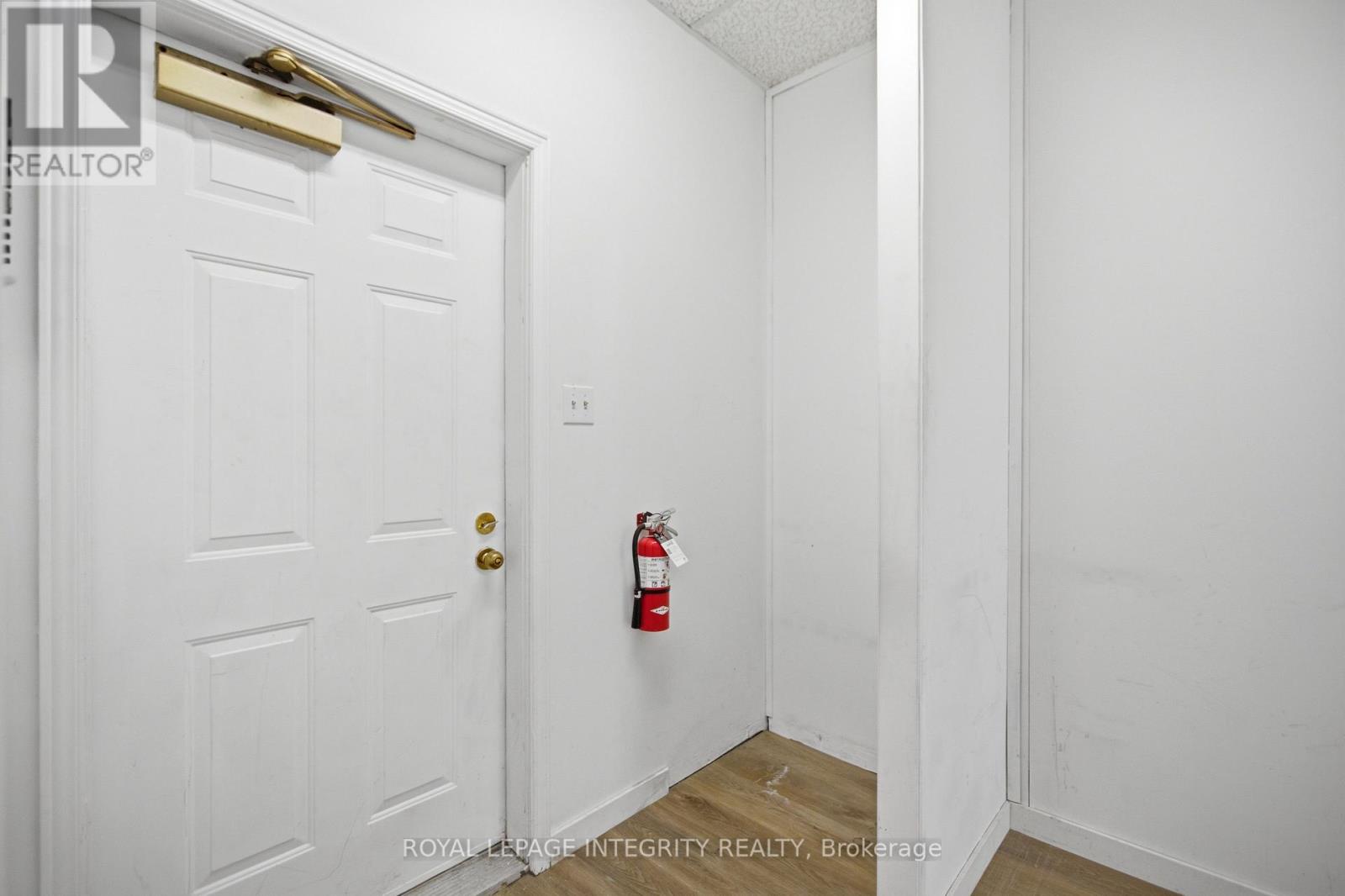 Studio for Rent in Ottawa – 4 – 75 ELGIN STREET W, Ottawa – By Peter Sagos - Image 11