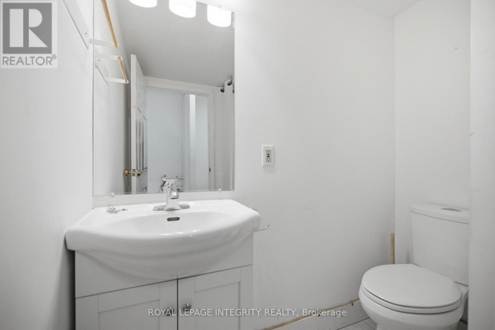 Studio for Rent in Ottawa – 4 – 75 ELGIN STREET W, Ottawa – By Peter Sagos - Image 12
