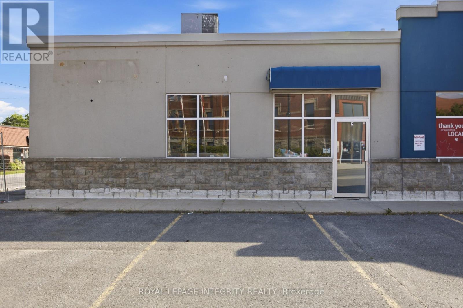 Studio for Rent in Ottawa – UNIT 3 – 104 ELGIN STREET W, Ottawa – By Peter Sagos - Image 1