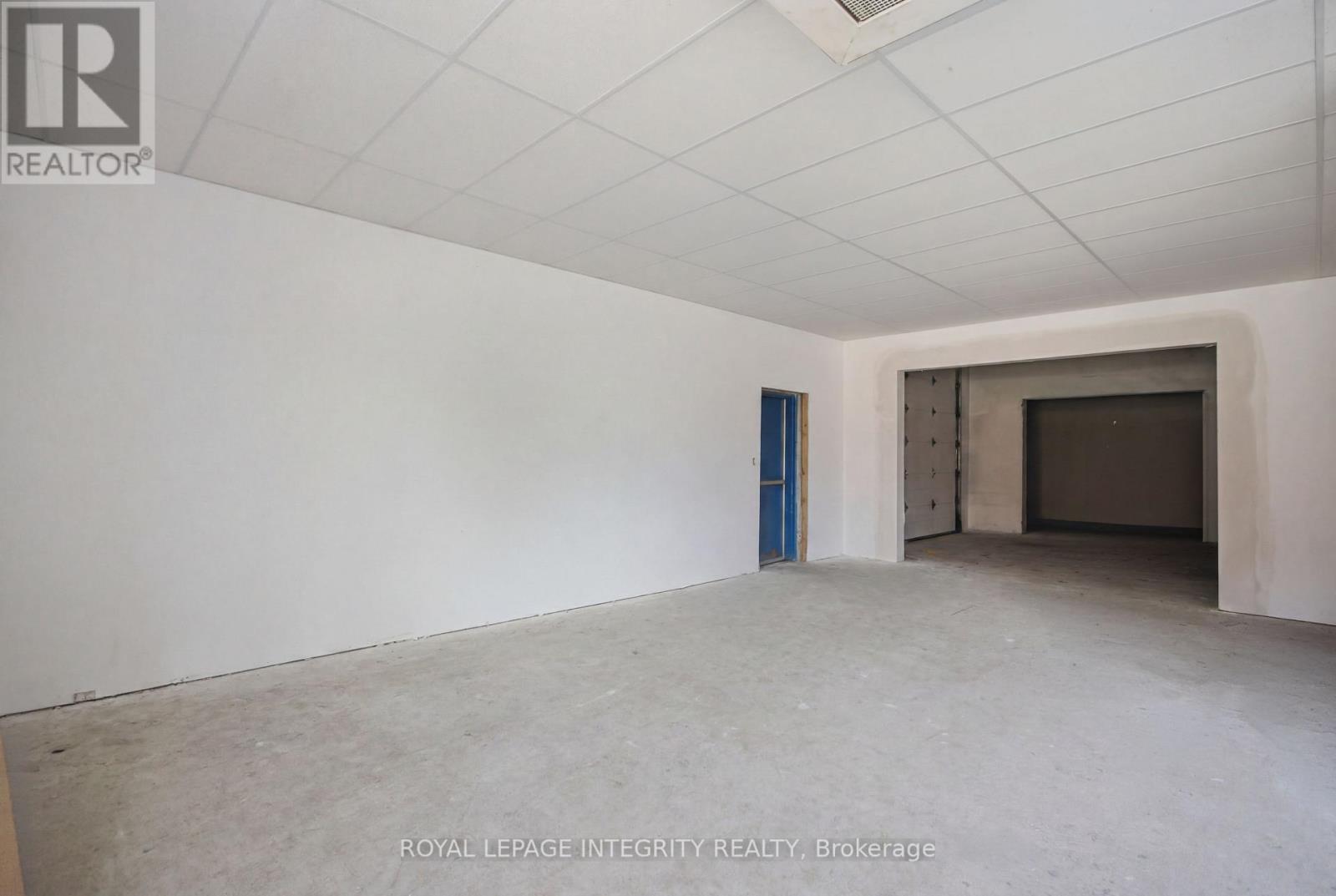 Studio for Rent in Ottawa – UNIT 3 – 104 ELGIN STREET W, Ottawa – By Peter Sagos - Image 4
