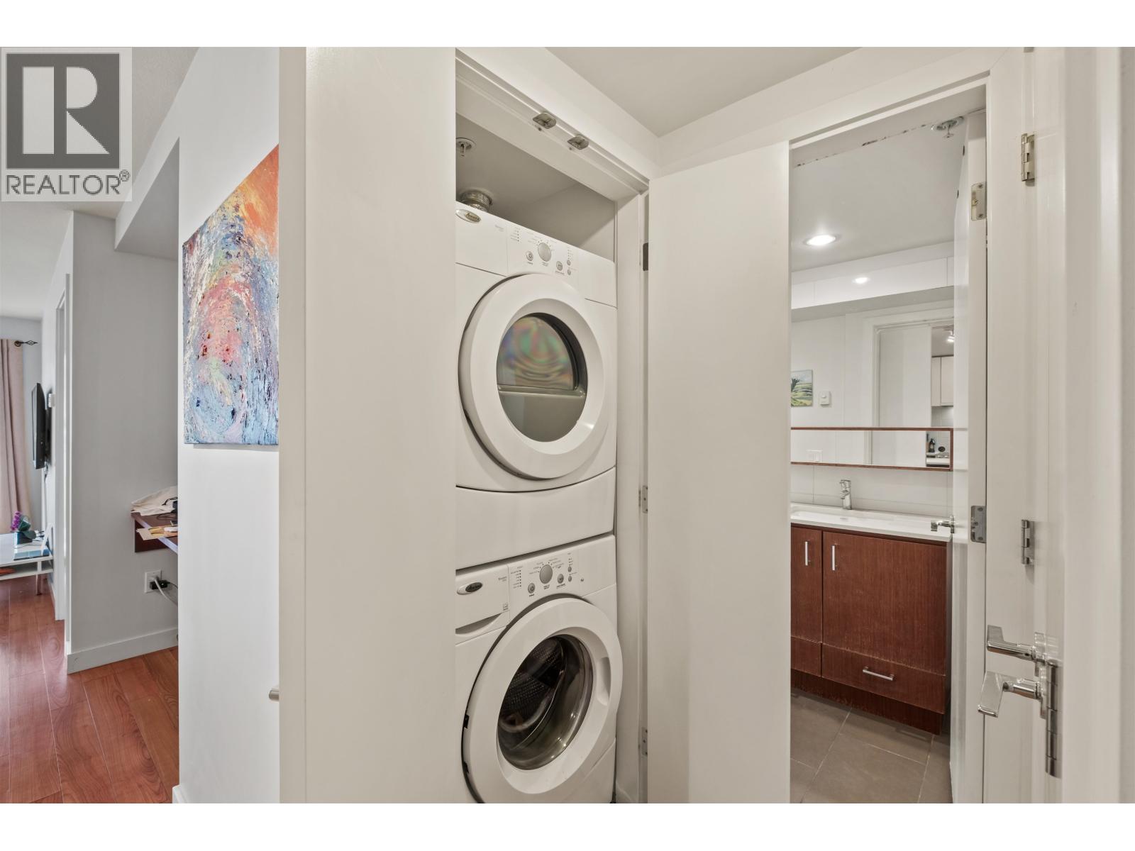 414 221 E 3RD STREET, North Vancouver